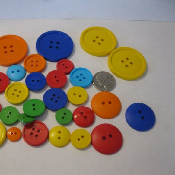 lot of (30) colored Buttons, various sizes & colors - Picture 2 of 2